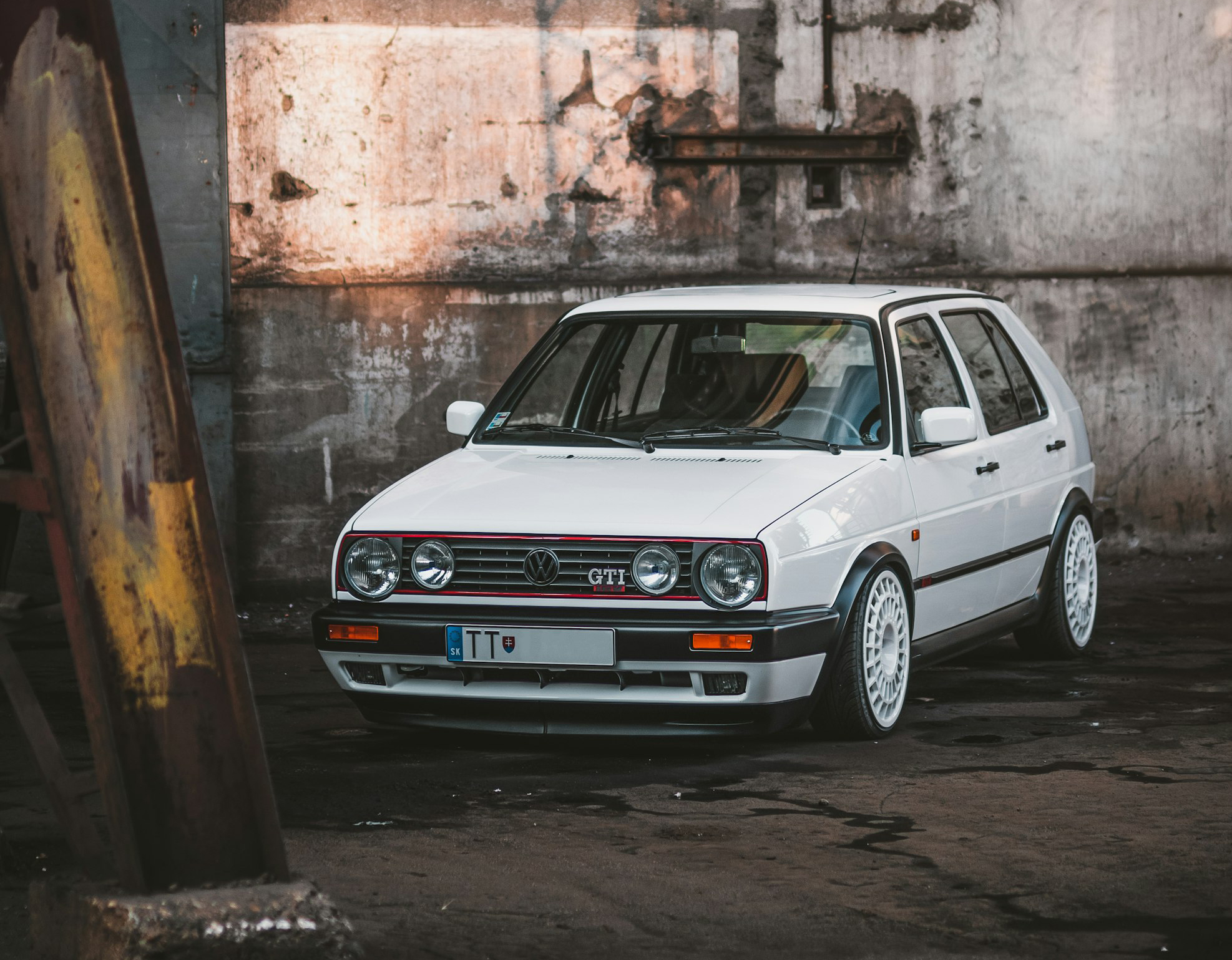 photo-1564988190211-cfee63481d3a
